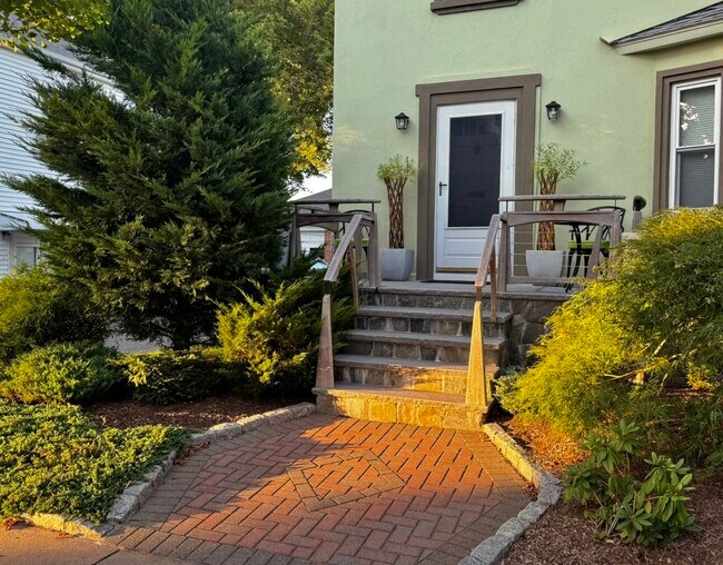 Photo - 311 Temple St