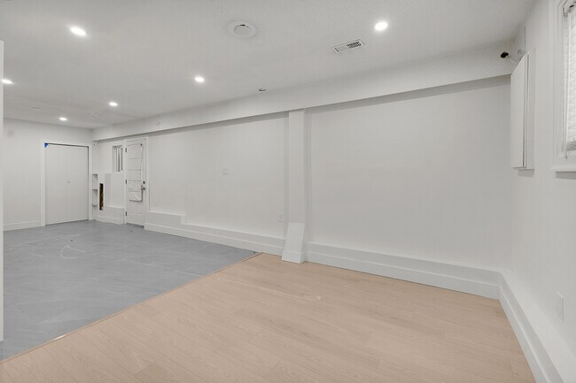 Photo - 128 Seventh Av