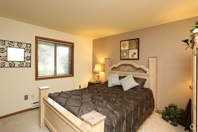2BR, 1BA - Lower