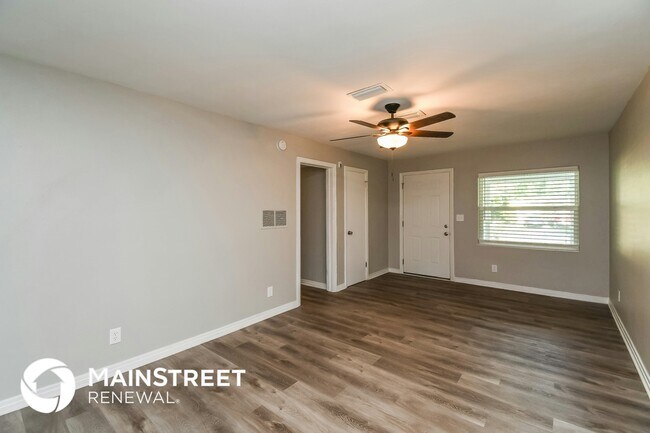 Photo - 5742 Norde Dr W