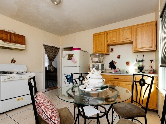 Photo - 79 Topliff St Unit 2