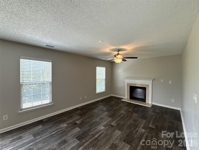 Photo - 1032 Meadowbrook Ln SW