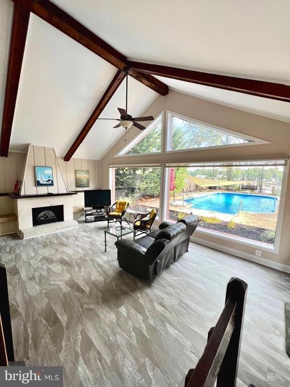 Photo - 360 North Dr