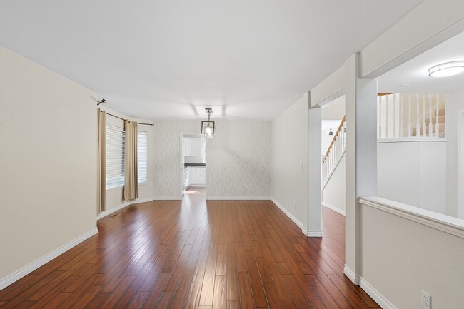 Photo - Corner Lot Charmer in Desirable Oak Meadow...