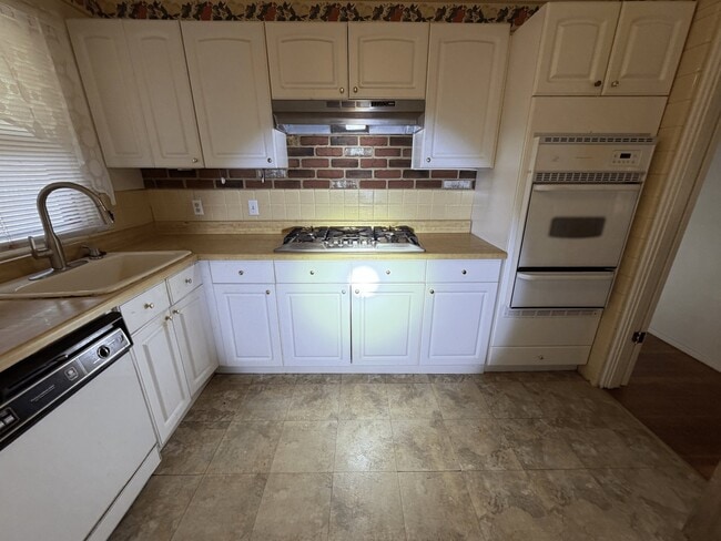 Photo - 9000 Clarion Dr