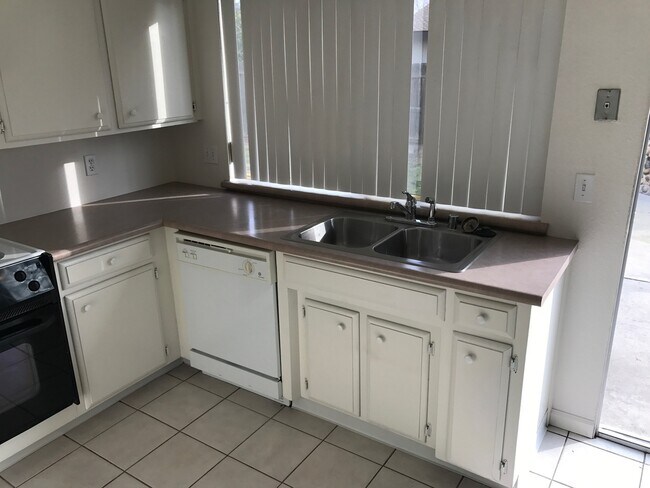 Photo - 1908 S Pride St