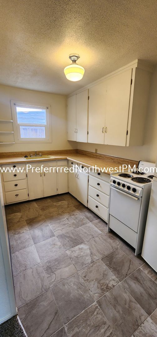 Photo - 711 F St