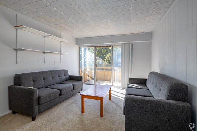 2BR, 1BA - 1,004SF - Living Room - Arch Manor