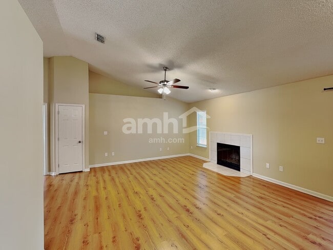 Photo - 578 Prindle Dr E