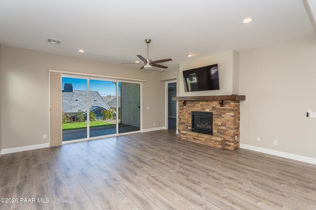 2204 Calgary Dr
