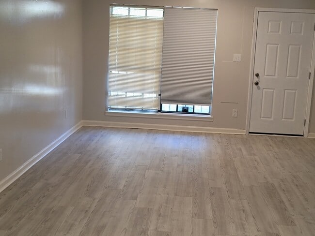 Photo - 3429 Malabar Rd