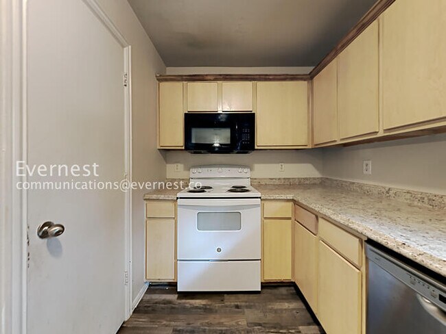 Photo - 320 Ezekial Ave