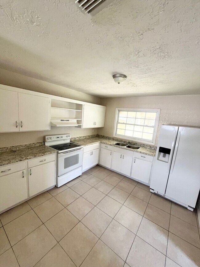 Nice 3BR/1BA Home Dade City, FL - Nice 3BR/1BA Home Dade City, FL