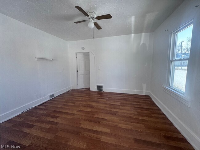 Photo - 6606 Charter Ave