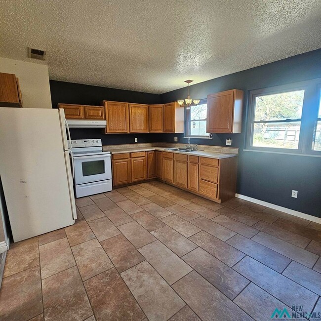Photo - Month-to-Month ONLY 3 bed/1 bath home for rent- Available now!! $1115/mo