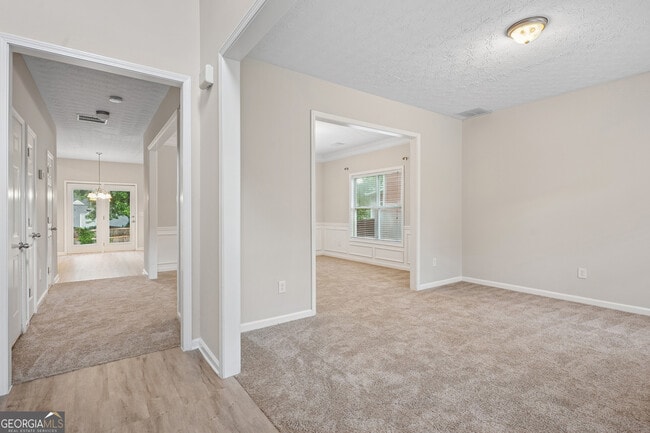 Photo - 2040 Village Green Dr