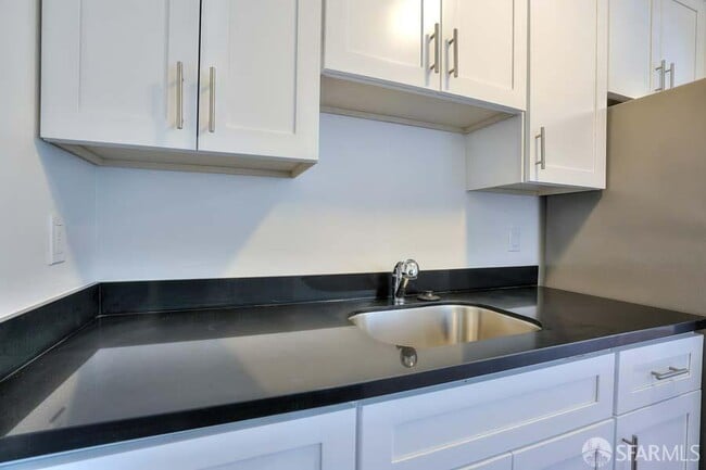 Photo - 46728 Crawford St