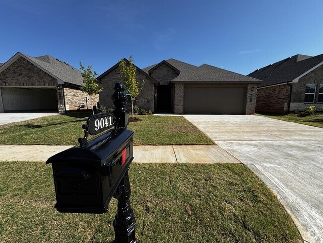 Building Photo - 9041 NW 149th Ter Rental