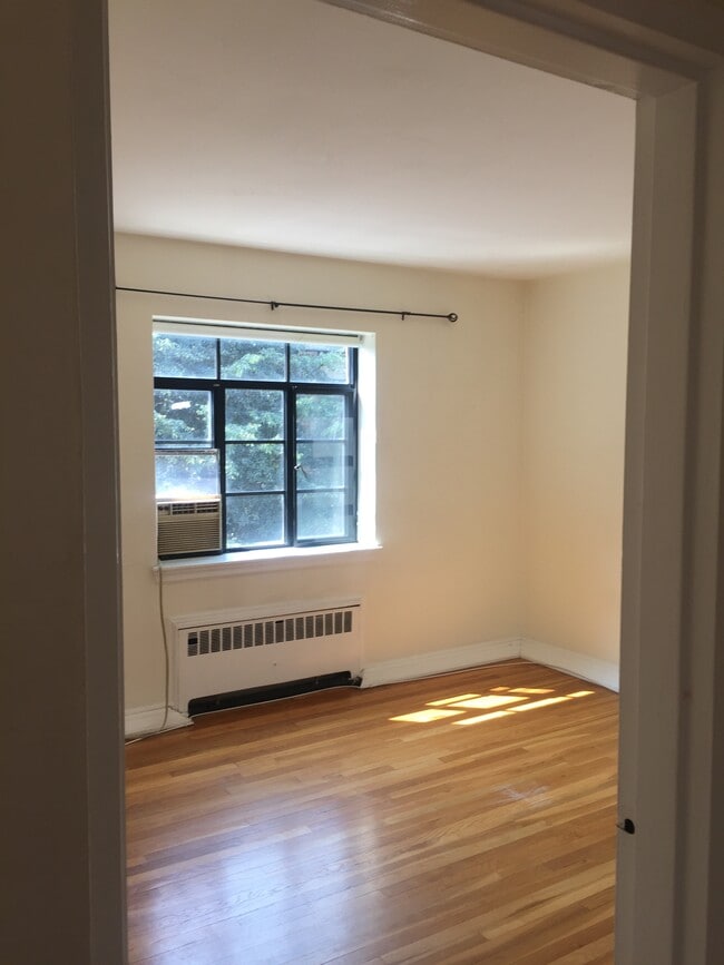 Photo - 69 Strathmore Rd Unit Apt5