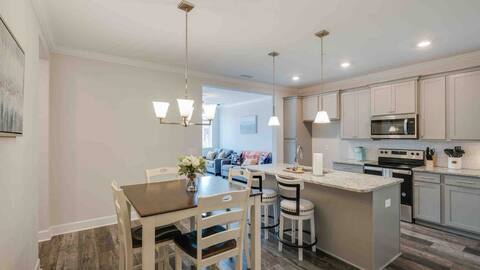 Photo - 405 Ronan Way