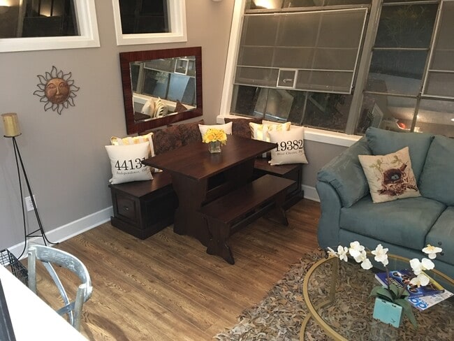 Photo - 599 E Morningside Dr NE