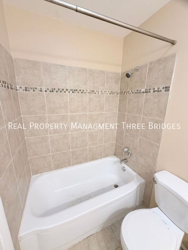 7431G Hazelcrest Drive-