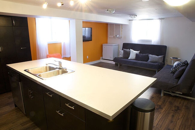 Photo - 158 Meadowlands Dr W