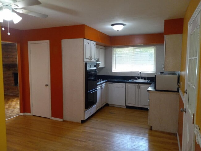 Photo - Beautiful Chesterfield Home in Desirable High Valley Neighborhood