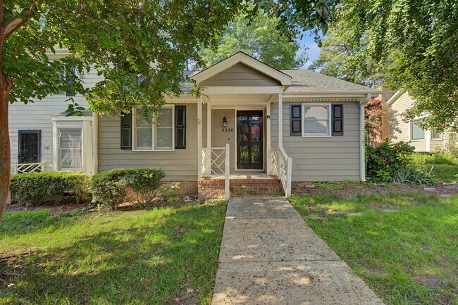 Building Photo - One-Story End Unit Townhome in Prime Raleigh Location