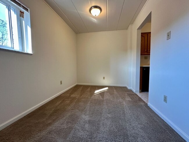 Photo - Four Seasons Apartments