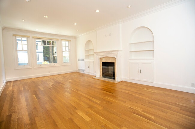 Building Photo - 1870 Jackson St Unit 210