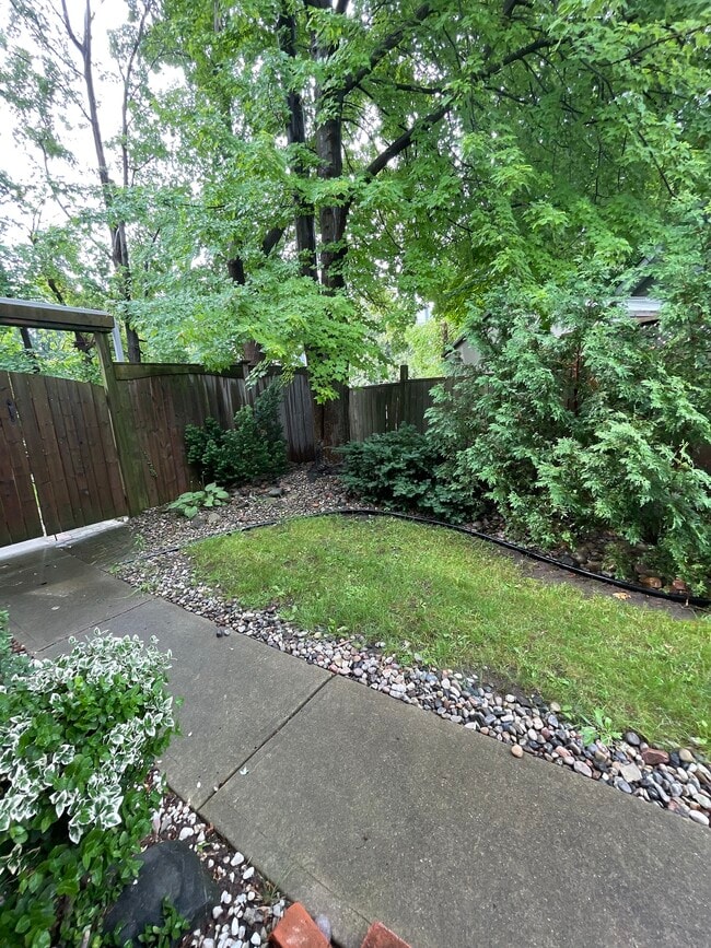 Photo - 432 St Michaels Ct