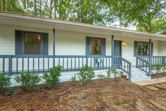 Photo - 913 Tamarack Ave