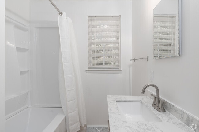 2BR, 1BA - 945SF - Bathroom