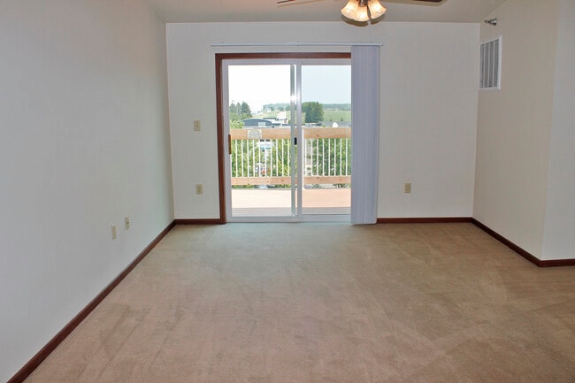 Living Room - 1009 Southland Ln