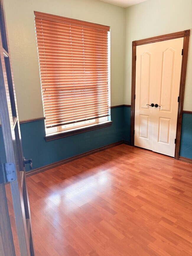 Photo - 1209 Alma Dr