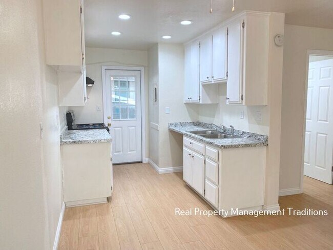 Photo - Updated Apt in Rosamond - Military Discount!