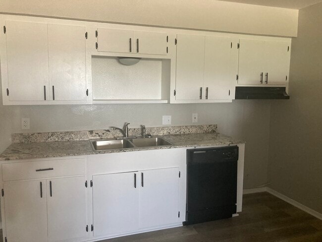 Photo - JR APARTMENTS Unit 96