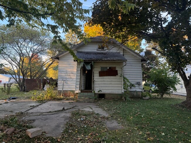 Photo - 613 W Lincoln St