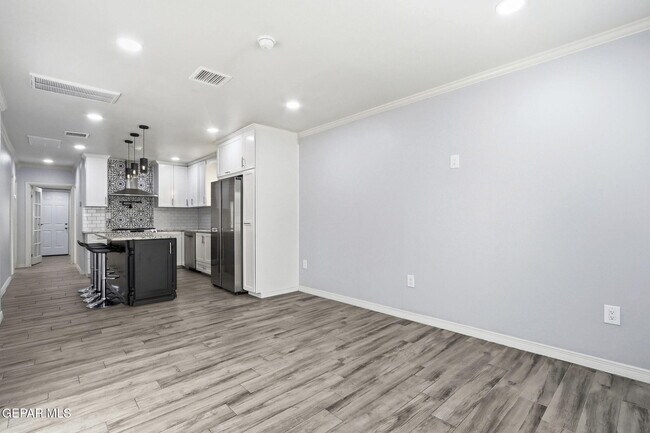 Photo - 1310 E San Antonio Ave