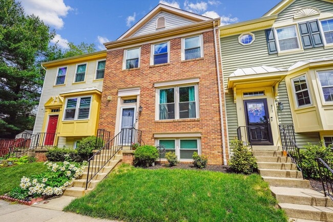 Charming 3BR/3.5BA Amberfiled Townhome in ... - Charming 3BR/3.5BA Amberfiled Townhome in ...