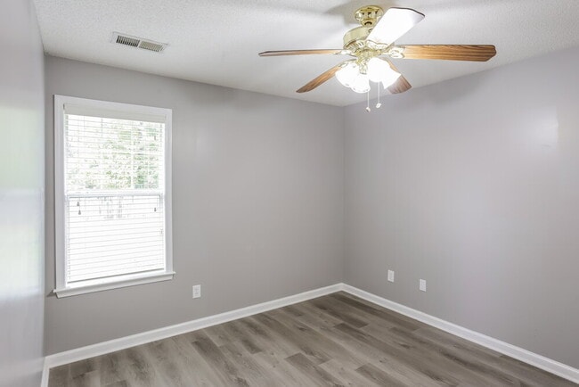 Photo - 1147 Deer Creek Dr