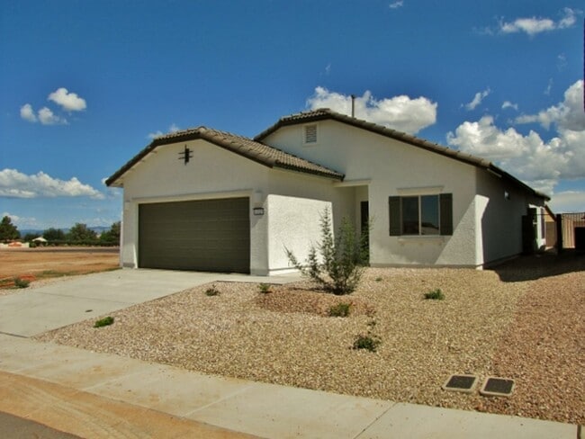 Photo - 3BR/2BA/2CG, 1423 sq.ft. rental in the Holiday subdivision, Sierra Vista, AZ