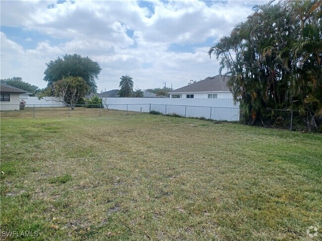 Building Photo - 456 SE 17th Ave Rental