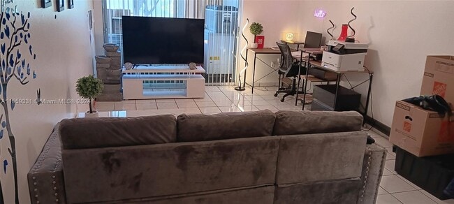 Photo - 1555 W 44th Pl Unidad 221B