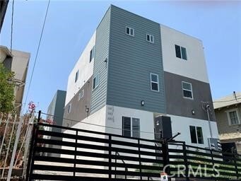Building Photo - 1143 Irolo St