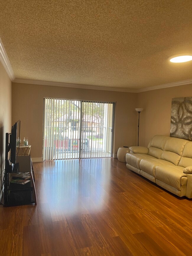 Building Photo - 9301 SW 92nd Ave Unit Wisperwood Village