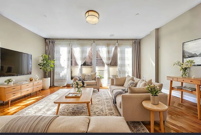 Building Photo - 32 E 74th St Unit 3