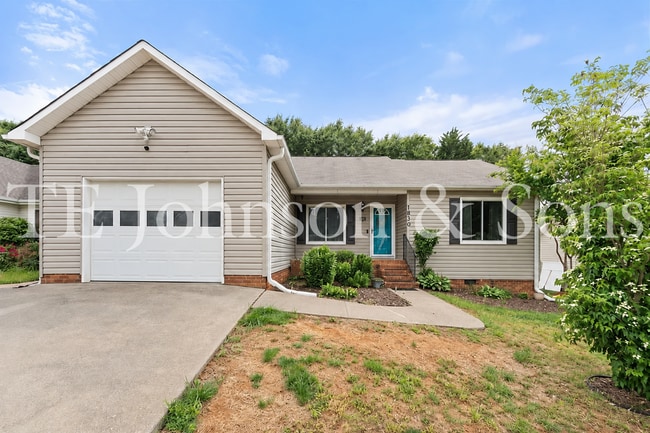 Building Photo - Charming One Level 3 Bedroom Home with Fenced Yard, Garage, and Deck
