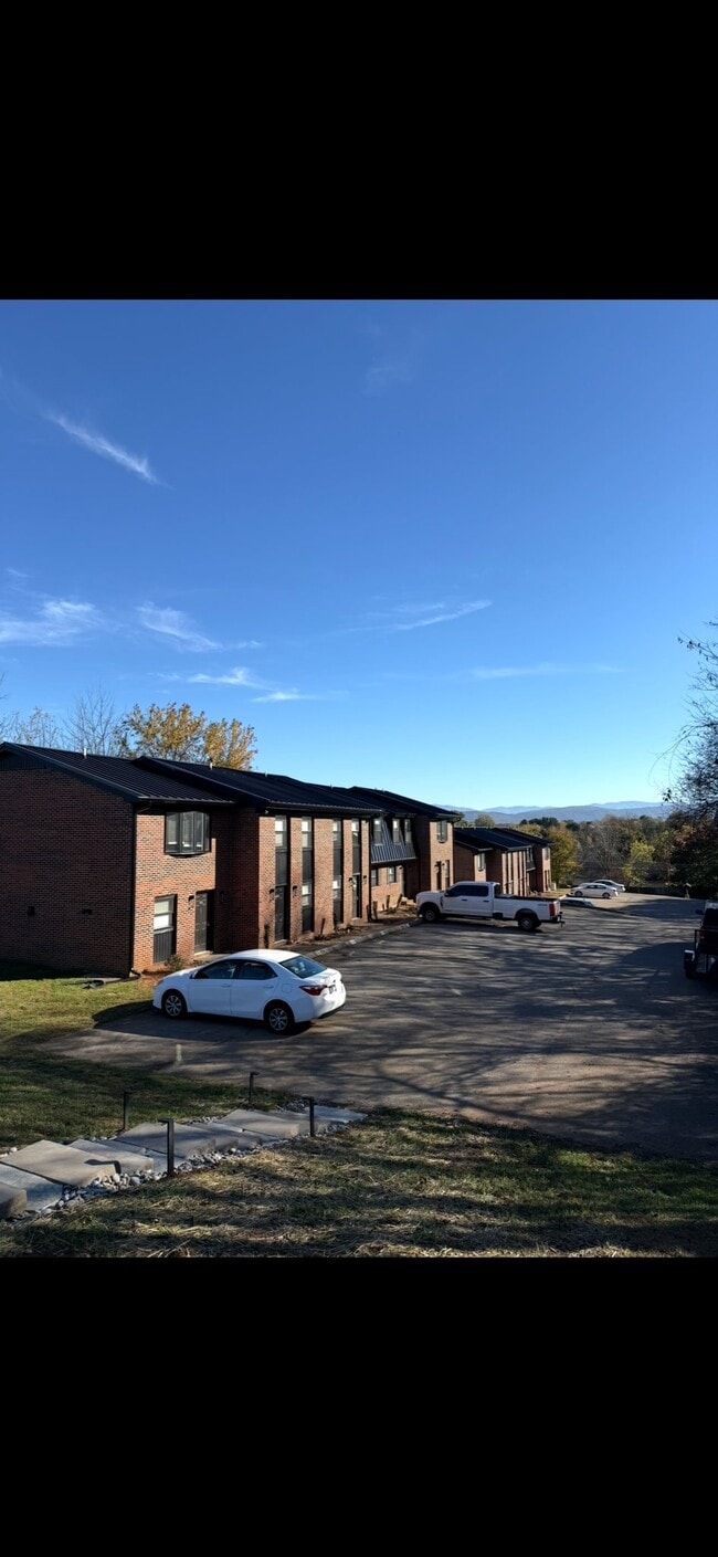 Building Photo - 112 Asbury Way